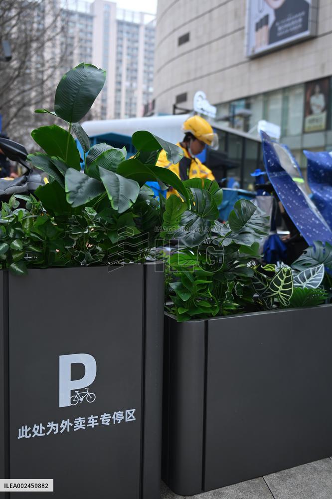 CHINA-ZHEJIANG-HANGZHOU-DELIVERYMEN-RESTING SPACE (CN)