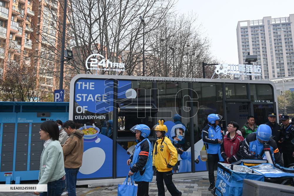 CHINA-ZHEJIANG-HANGZHOU-DELIVERYMEN-RESTING SPACE (CN)