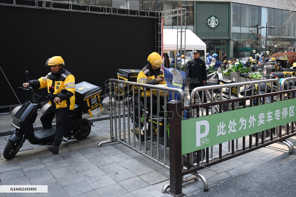 CHINA-ZHEJIANG-HANGZHOU-DELIVERYMEN-RESTING SPACE (CN)