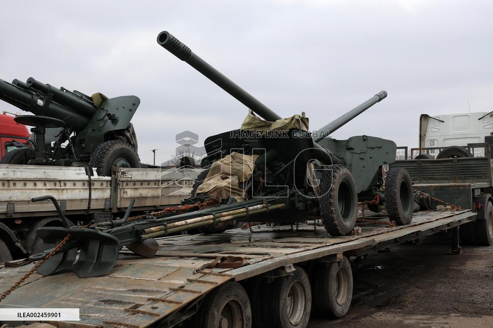 Volunteers hand over mobile baths and restored trophy vehicles to military in Odesa