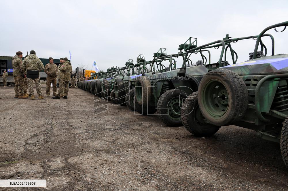 Volunteers hand over mobile baths and restored trophy vehicles to military in Odesa