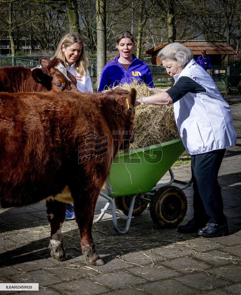 Princess Beatrix Working On A City Farm - Utrecht