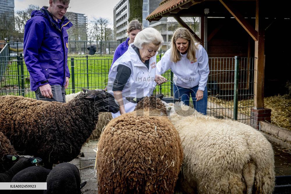 Princess Beatrix Working On A City Farm - Utrecht