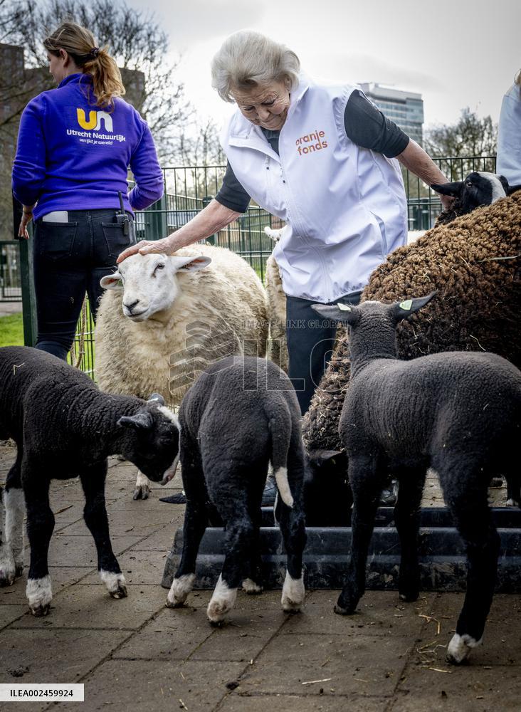 Princess Beatrix Working On A City Farm - Utrecht