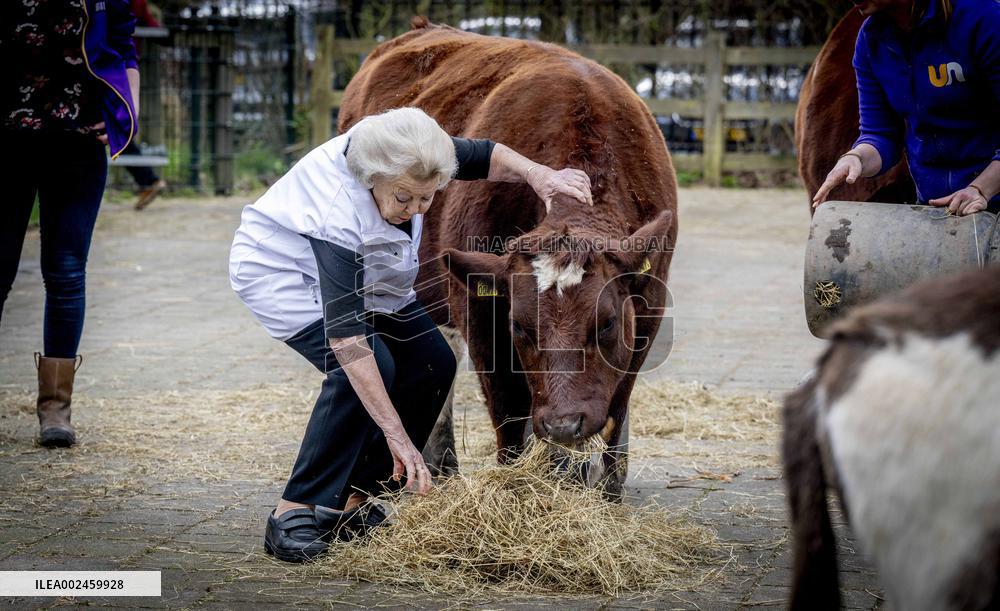 Princess Beatrix Working On A City Farm - Utrecht