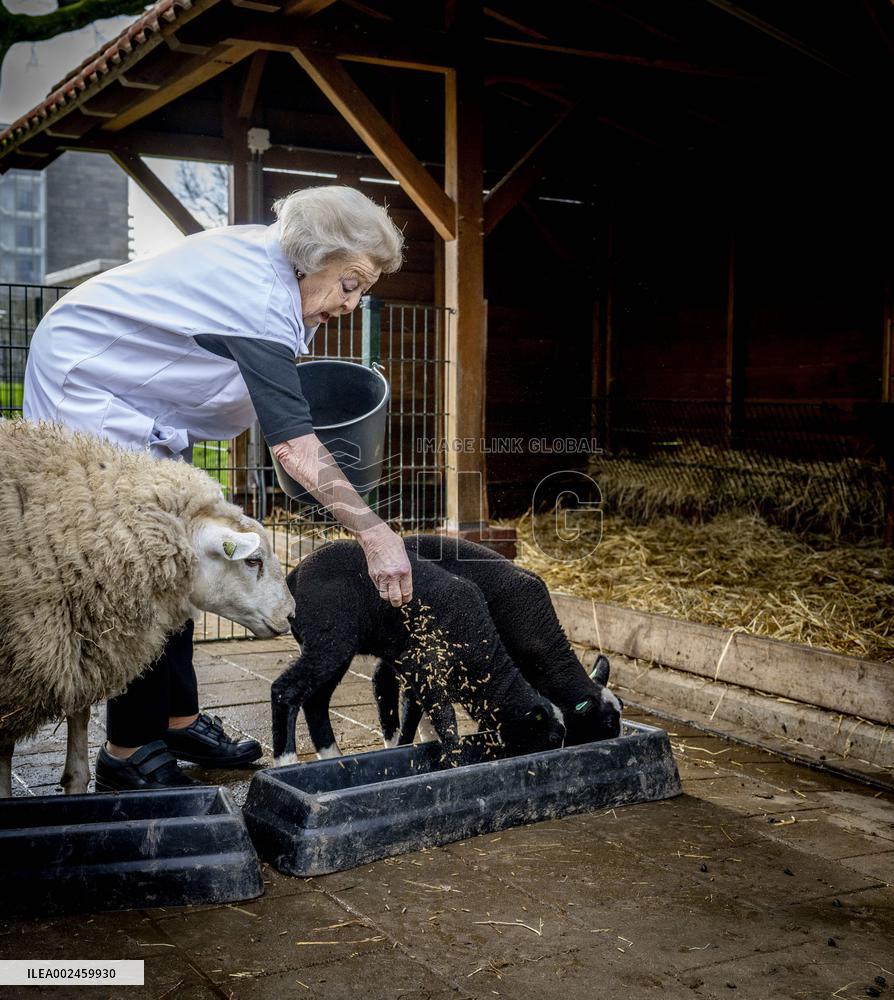 Princess Beatrix Working On A City Farm - Utrecht