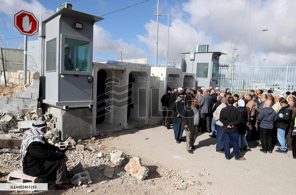 MIDEAST-RAMALLAH-RAMADAN-CHECKPOINT