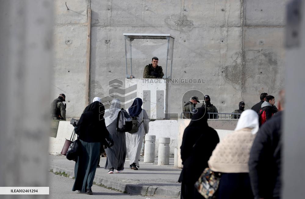MIDEAST-RAMALLAH-RAMADAN-CHECKPOINT