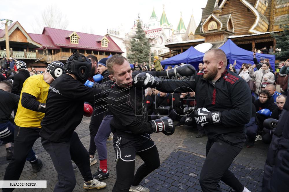 Russian Wall line fight with the fists - Moscow