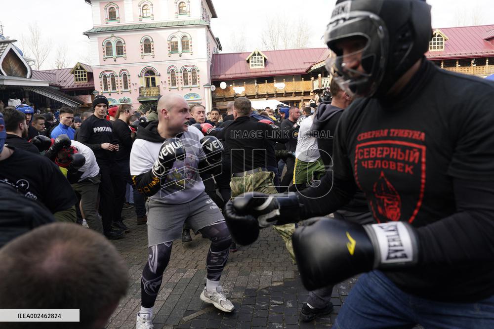 Russian Wall line fight with the fists - Moscow
