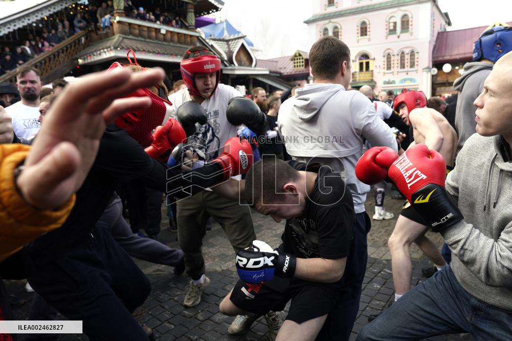 Russian Wall line fight with the fists - Moscow