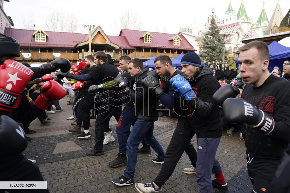 Russian Wall line fight with the fists - Moscow