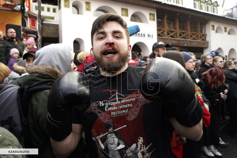 Russian Wall line fight with the fists - Moscow