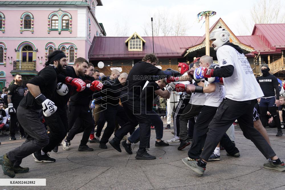 Russian Wall line fight with the fists - Moscow