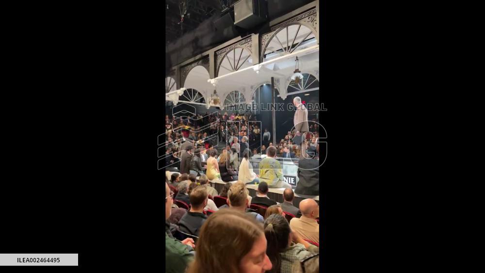 US: Extinction Rebellion Disrupts NYC Broadway Performance Of “An Enemy Of The People”