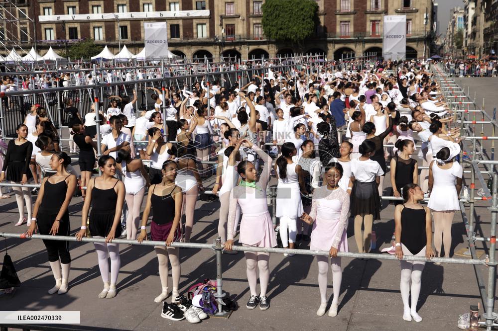 Massive Ballet Class - Mexico City