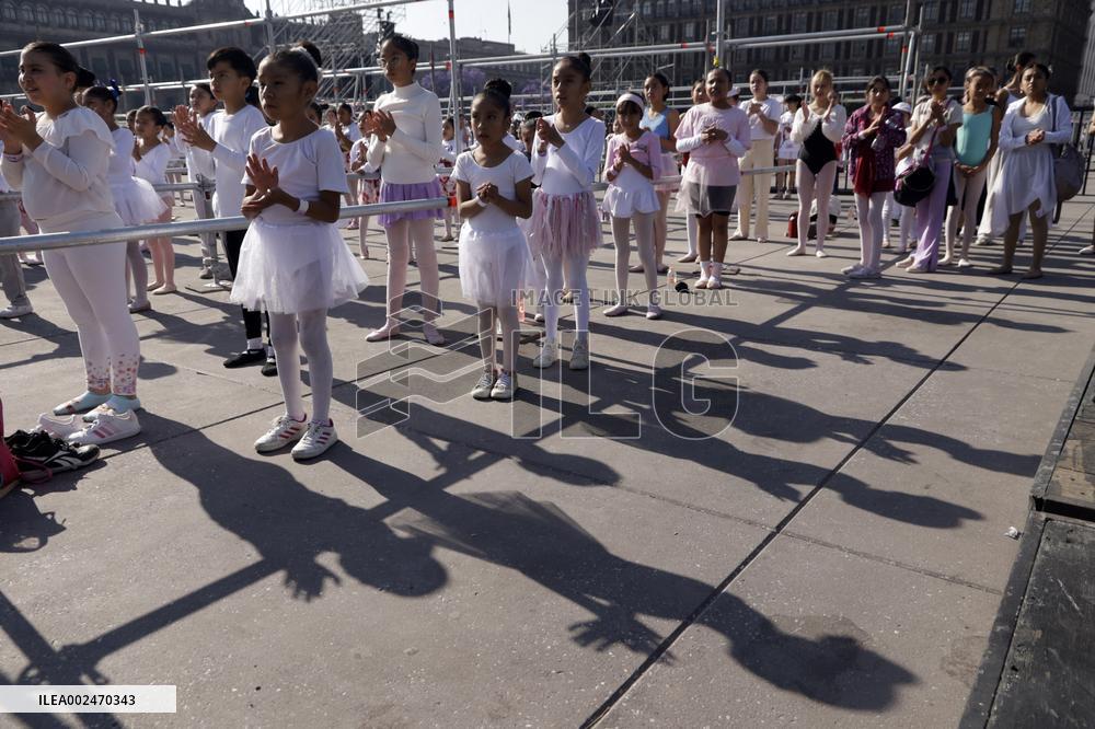 Massive Ballet Class - Mexico City