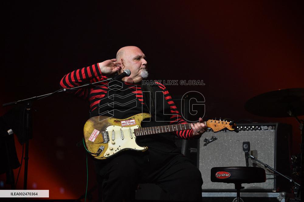Popa Chubby Performs Live - Paris