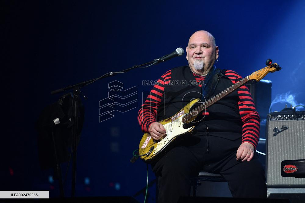 Popa Chubby Performs Live - Paris