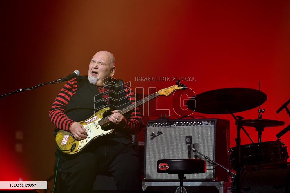 Popa Chubby Performs Live - Paris