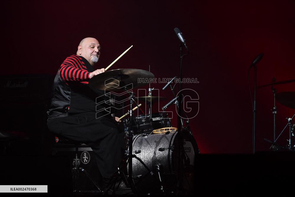 Popa Chubby Performs Live - Paris