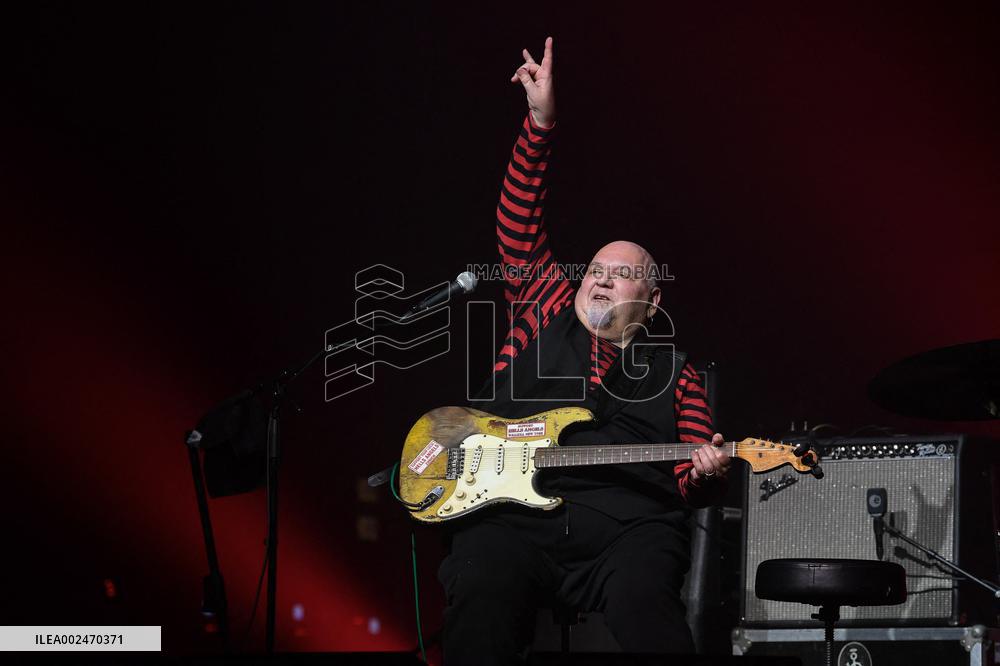 Popa Chubby Performs Live - Paris