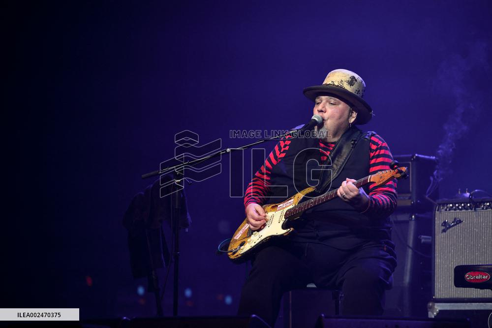 Popa Chubby Performs Live - Paris