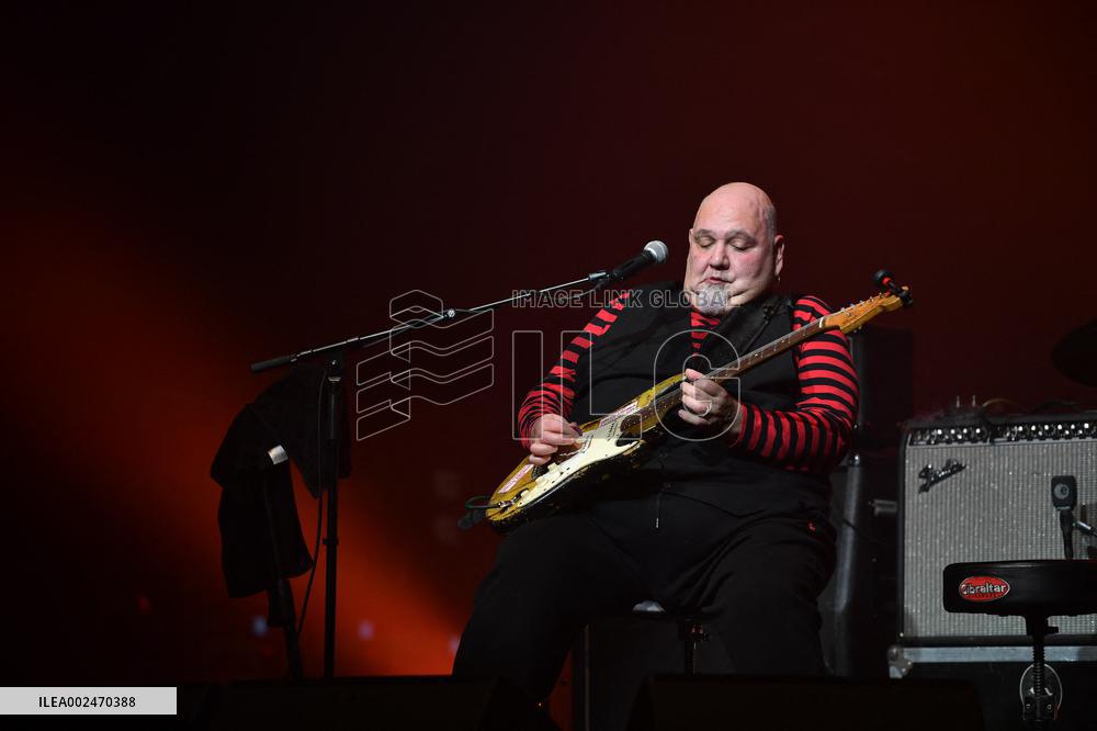 Popa Chubby Performs Live - Paris