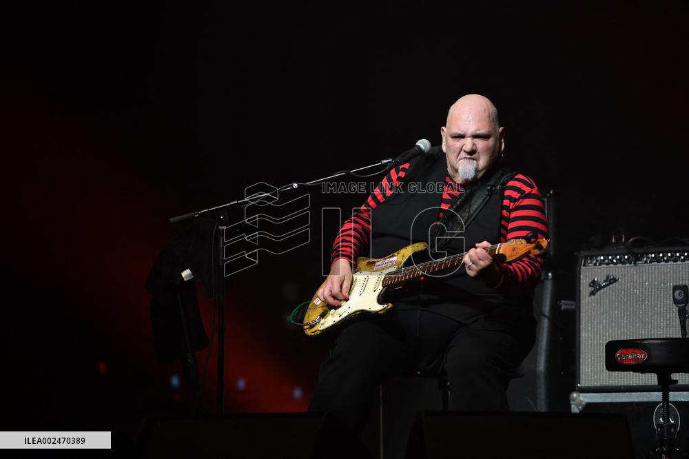 Popa Chubby Performs Live - Paris