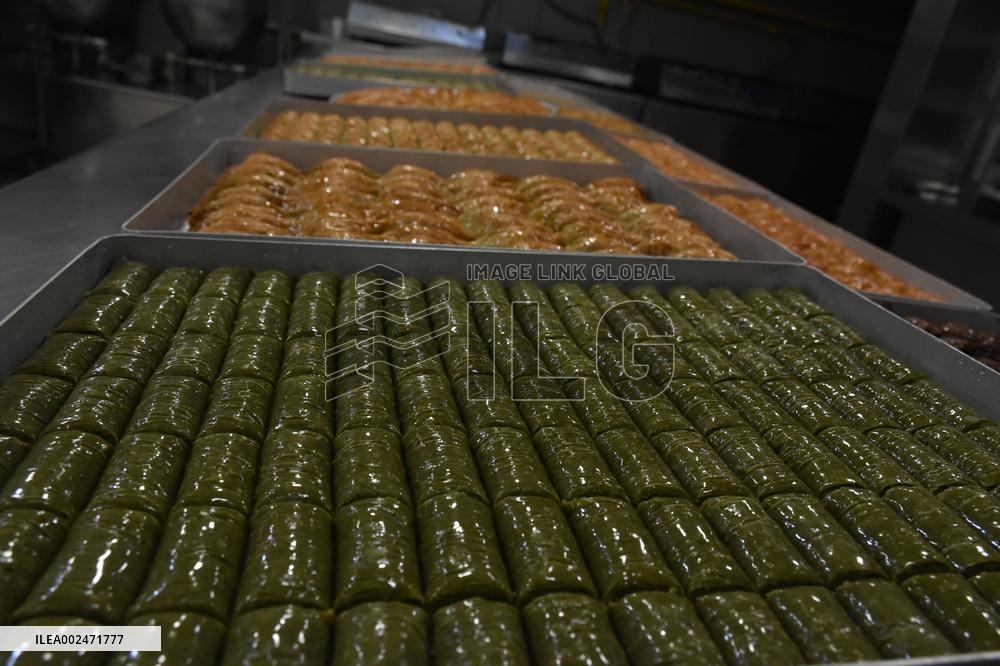 TÜRKIYE-ISTANBUL-DESSERT AFTER IFTAR