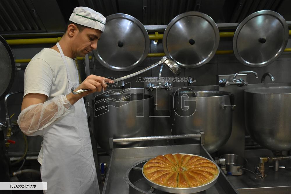 TÜRKIYE-ISTANBUL-DESSERT AFTER IFTAR