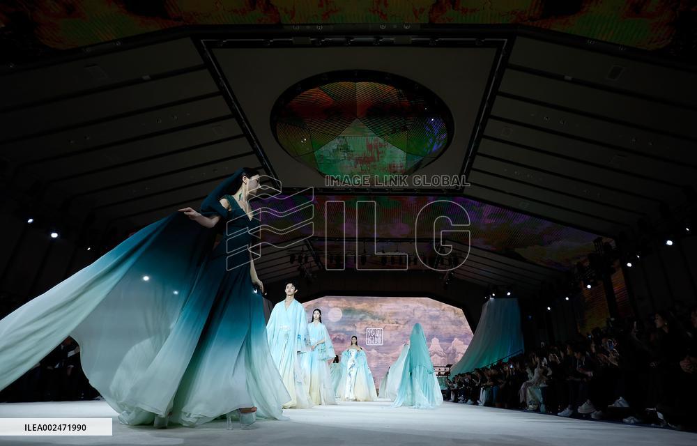 CHINA-BEIJING-FASHION WEEK-AW2024-OPENING (CN)