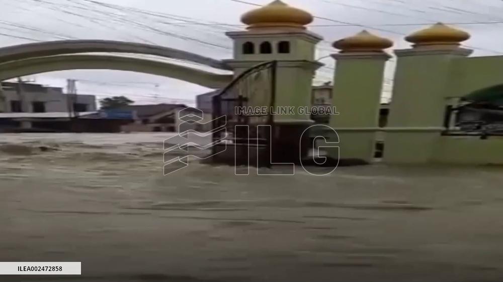 Thousands flee homes as floods strike off Indonesia's Central Java