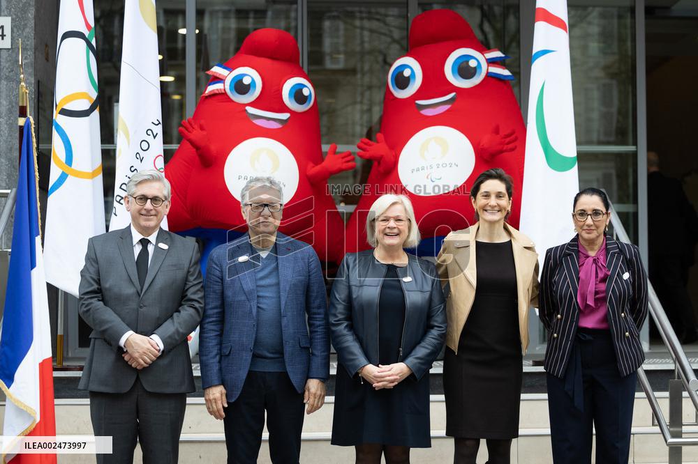 Ministry of Labour welcomes the Olympic and Paralympic Flag Tour - Paris