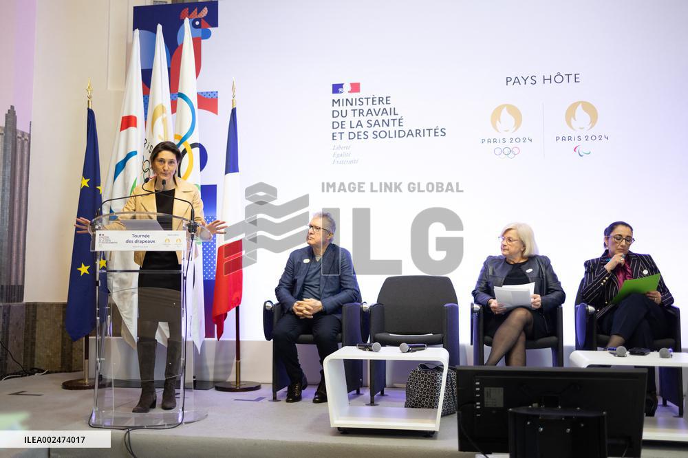 Ministry of Labour welcomes the Olympic and Paralympic Flag Tour - Paris