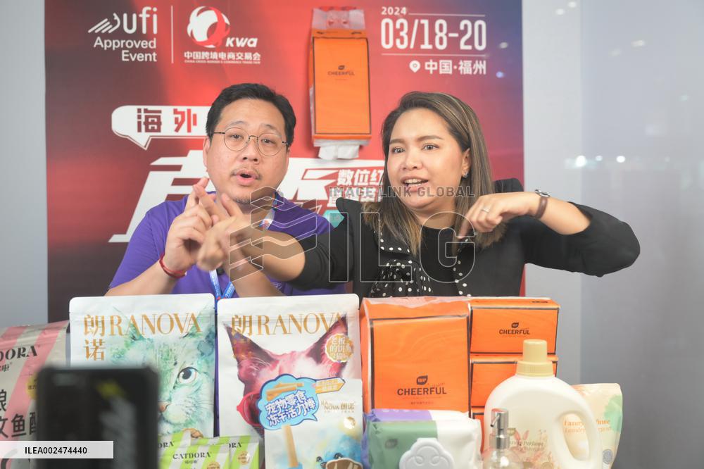 CHINA-FUJIAN-FUZHOU-E-COMMERCE TRADE FAIR-LIVESTREAMERS (CN)