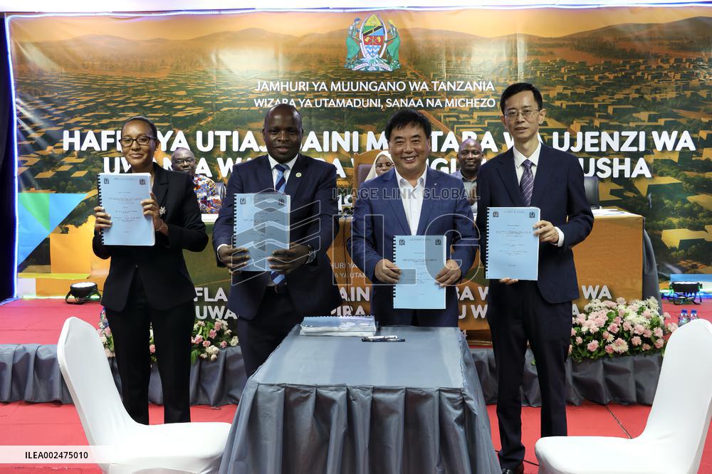 TANZANIA-DAR ES SALAAM-CHINESE COMPANY-FOOTBALL STADIUM-AGREEMENT-SIGNING CEREMONY