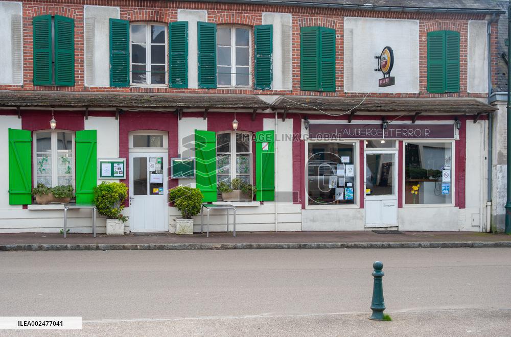 Alain Delon's Home - Douchy-Montcorbon