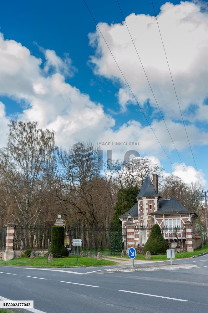 Alain Delon's Home - Douchy-Montcorbon