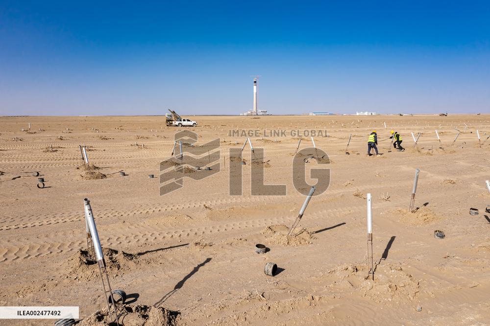 The World's Largest Molten Salt Tower Solar Thermal Power Statio