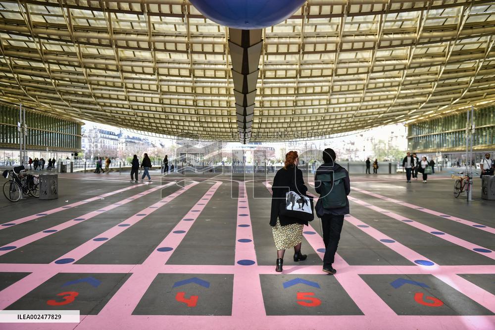 Athletics Track For The Olympic Games Under The Chatelet Canopy - Paris