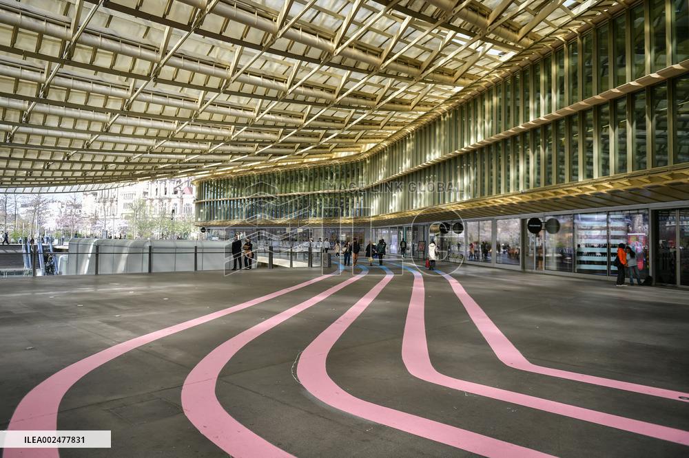 Athletics Track For The Olympic Games Under The Chatelet Canopy - Paris
