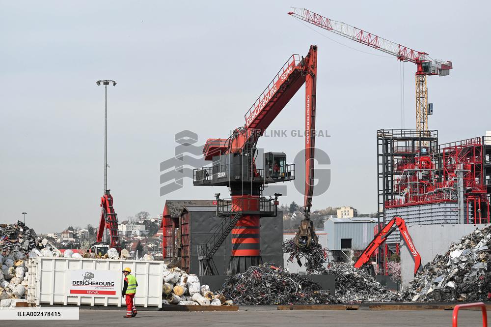 Amelie Oudea-Castera visits Derichebourg processing and recycling center