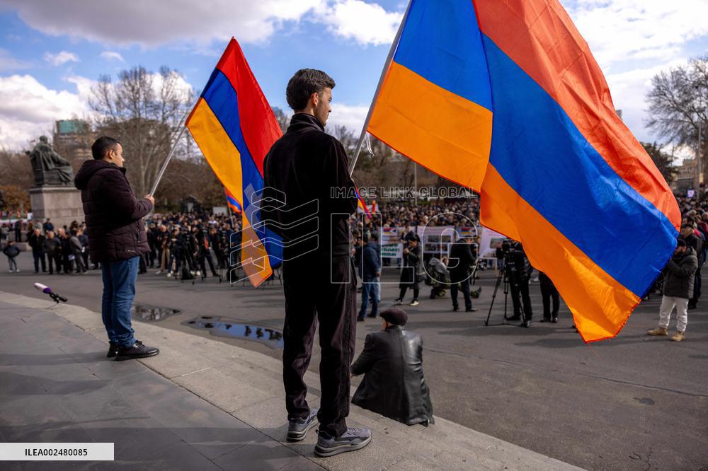Protest Over Nagorno-Karabakh Refugees Housing - Yerevan