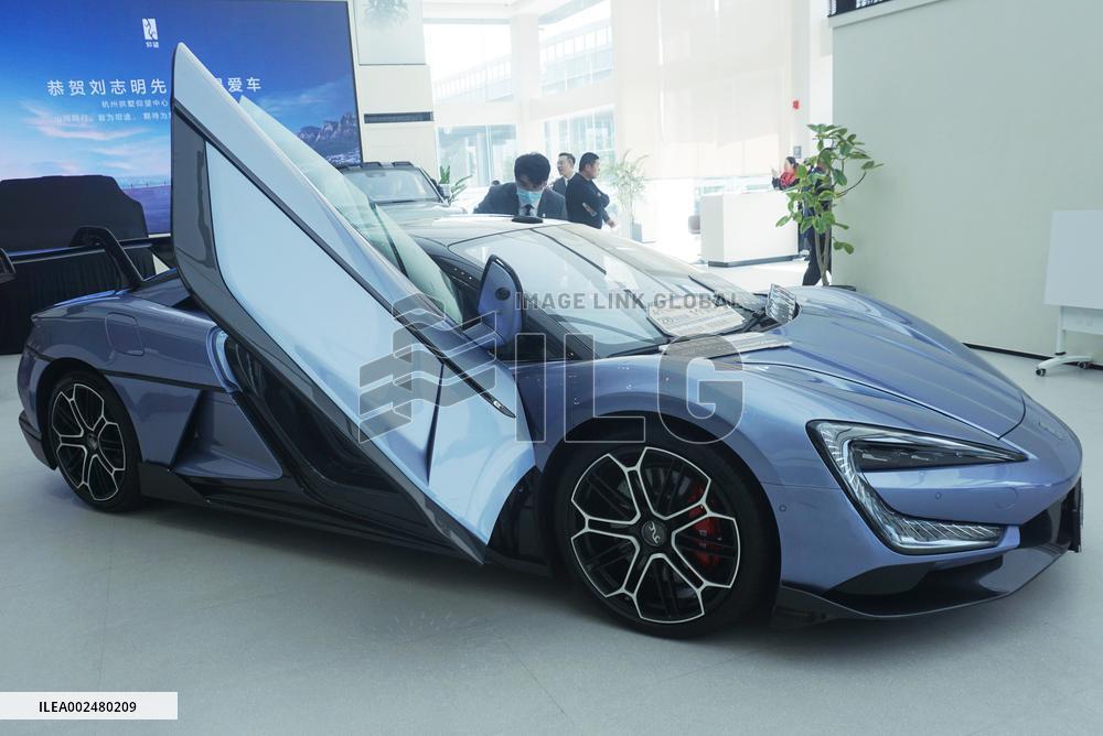 BYD'S Yangwang U9 Store in Hangzhou