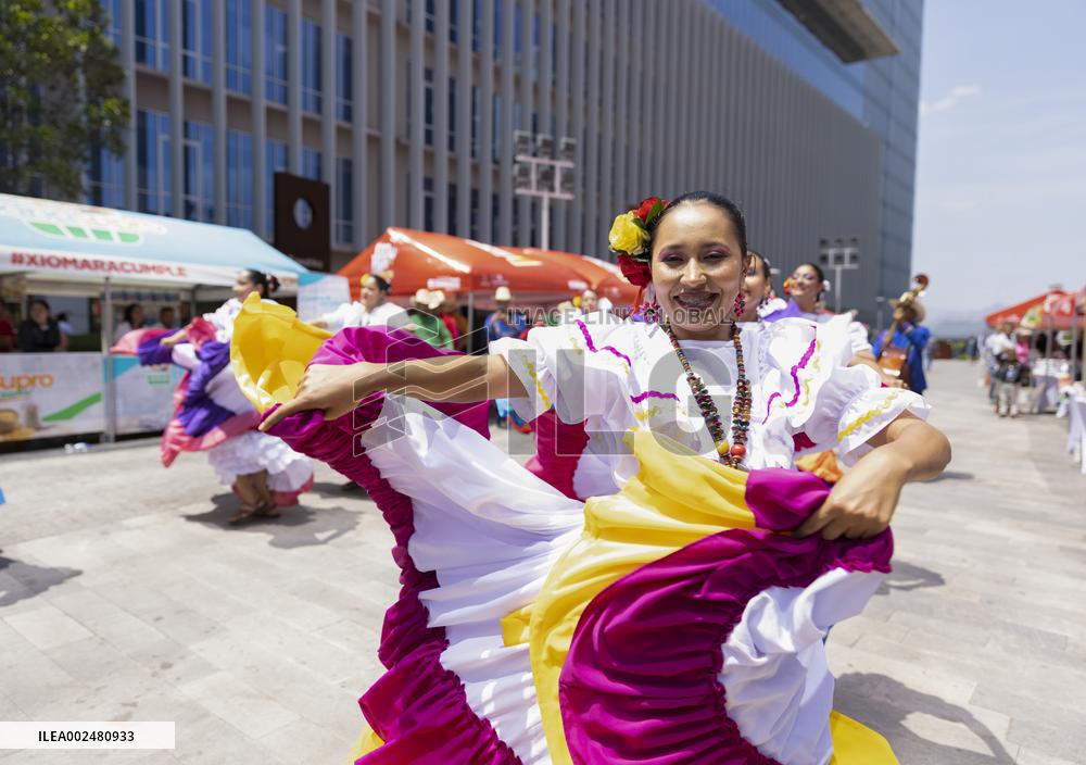 HONDURAS-TEGUCIGALPA-HONDURAN FOLK DANCE