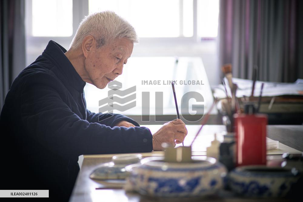 (MASTER OF CRAFTS) CHINA-ZHEJIANG-YUEQING-PAPER KNIFE CUTTINGS-INHERITOR (CN)