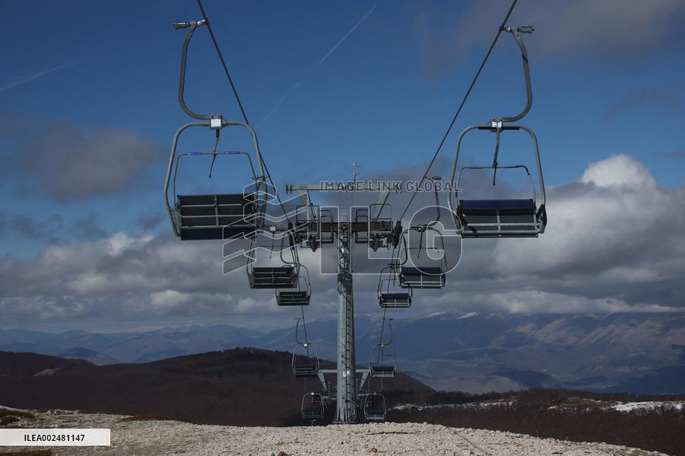 Climate Change Damages Skiing And Winter Tourism - Italy