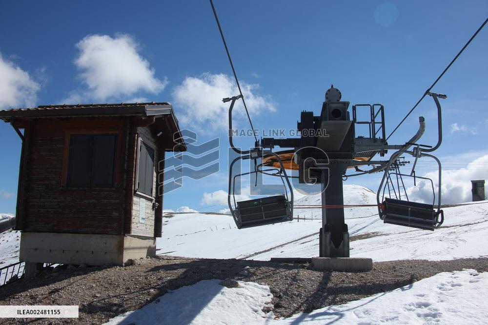 Climate Change Damages Skiing And Winter Tourism - Italy