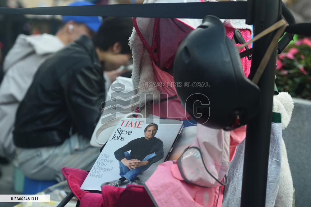 Asia's Largest Apple Store Opens in Shanghai